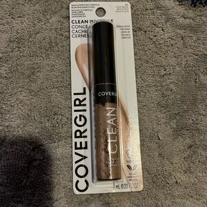NWT Covergirl Clean Invisible Concealer 107 light beige